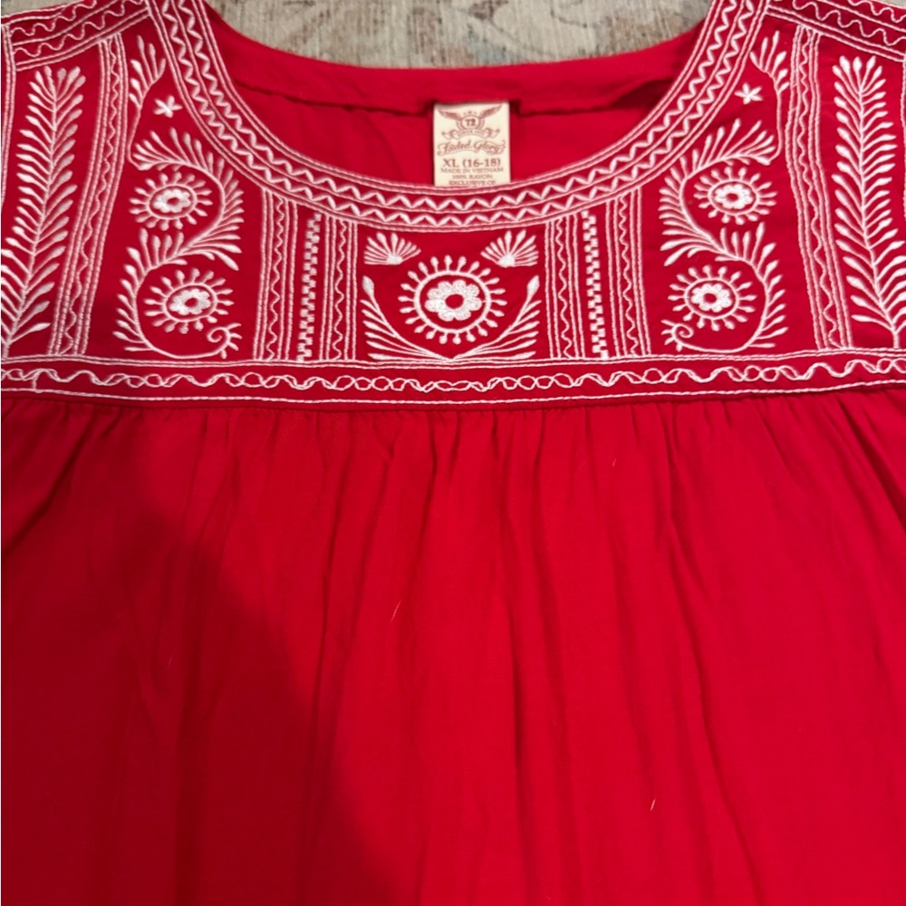 ☘️ Faded Glory Scarlet Blouse with Ivory Detailing - Picture 5 of 9